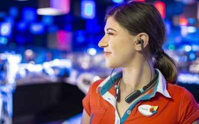 Bruit dans les attractions : comment le Futuroscope assure le bien-être de ses animateurs